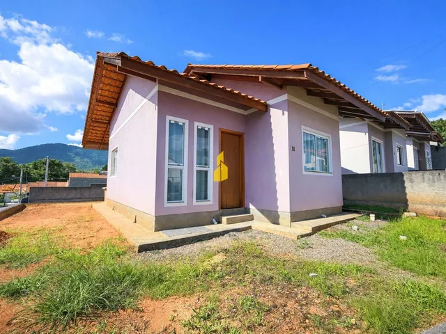 Imagem: Casa de Esquina Mobiliada À Venda no Bairro