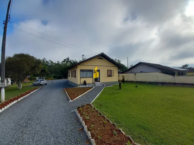 Imagem: Casa com Amplo Terreno no Bairro Pomeranos