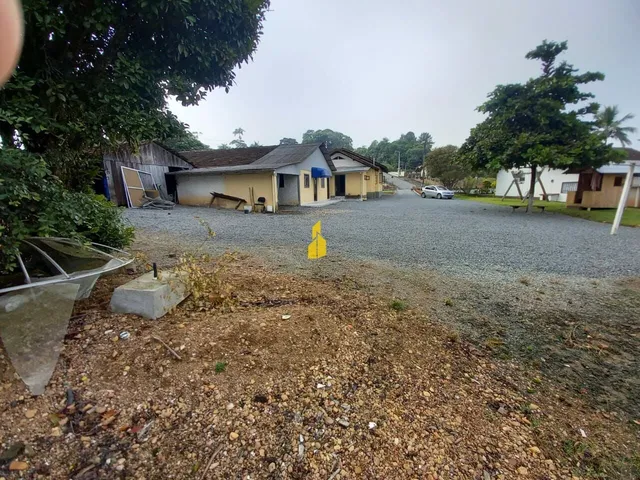 Imagem 4: Casa com Amplo Terreno no Bairro Pomeranos