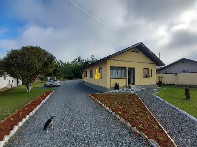 Imagem 2: Casa com Amplo Terreno no Bairro Pomeranos