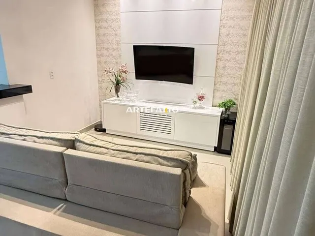 Imagem: O apartamento possui 2 Dormitórios, 1 Suíte, 2 Banheiros,