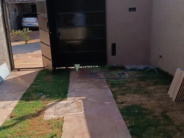 Imagem: A casa possui 2 Dormitórios, 1 Suíte, 1 Banheiro, 1 Vaga