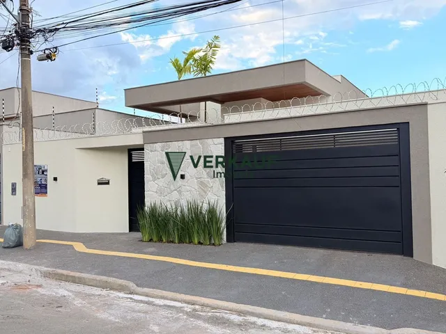 Imagem: A casa possui 7 Dormitórios, 4 Suítes, 4 Banheiros, 2