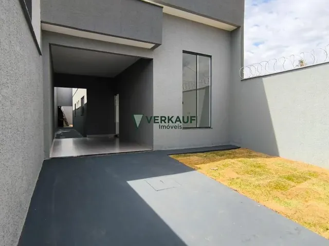 Imagem: A casa possui 2 Dormitórios, 1 Suíte, 2 Banheiros, 2