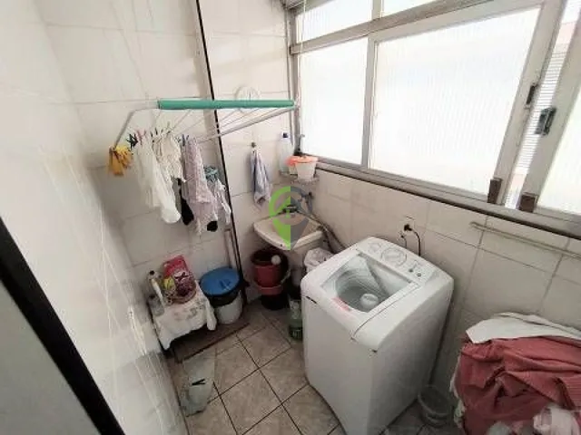 Imagem 2: Apartamento À Venda com 2 Dormitórios e Vista para o Mar no Bairro Gonzaga em Santos/Sp