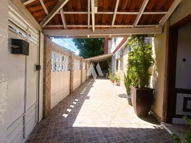 Imagem: Casa com 3 Quartos e 3 Vagas À Venda no