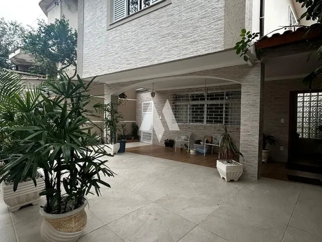 Imagem: Casa Á Venda com 3 Dormitórios e 2 Suítes