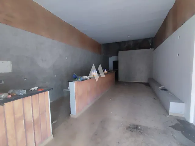 Imagem 2: Oportunidade Única para Seu Negócio! Casa Sobreloja Recém-Reformada em Localização Privilegiada para Comércio
