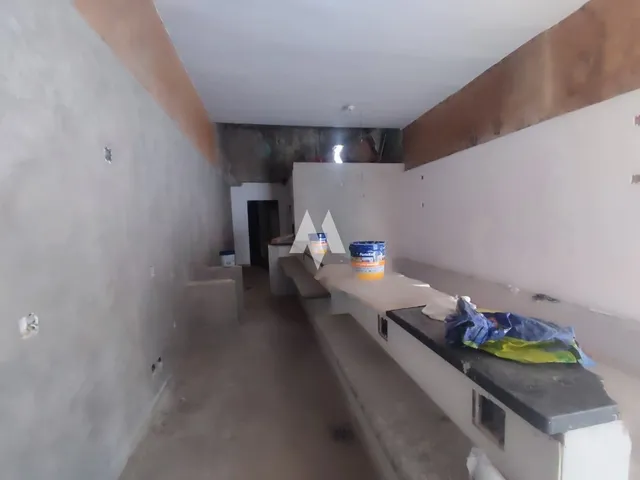 Imagem 4: Oportunidade Única para Seu Negócio! Casa Sobreloja Recém-Reformada em Localização Privilegiada para Comércio