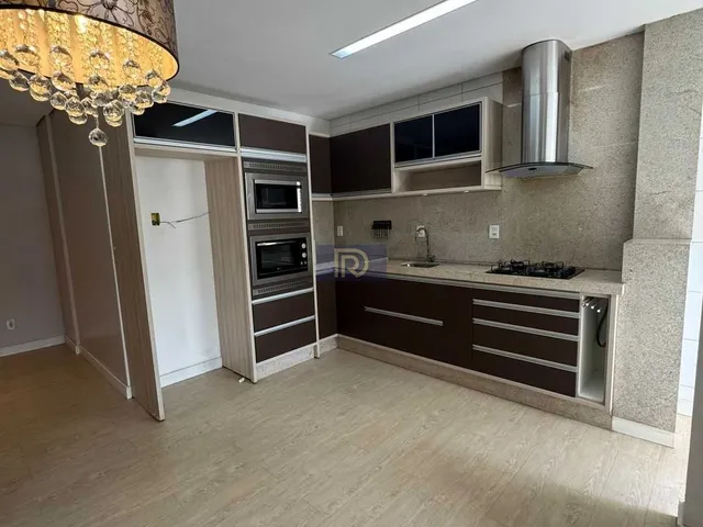Imagem: O apartamento possui 2 Dormitórios, 1 Banheiro, 1 Vaga na