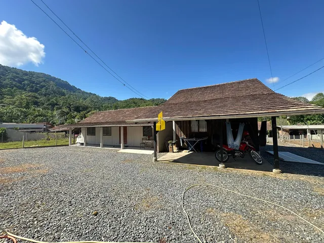 Imagem: Amplo Terreno com 4 Casas para Moradia Ou