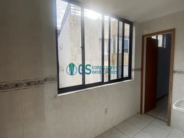 Imagem 8: Amplo Apartamento Pé na Areia, com 03 Dormitórios Sendo 01 Suíte, Localizado na Praia do Forte em Cabo Frio/Rj