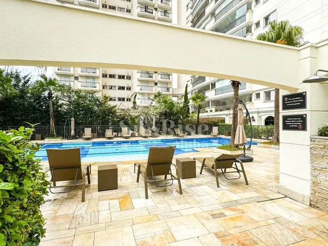Imagem 10: Apartamento À Venda com 5 Quartos e 6 Vagas - 330 M² por R$5.500.000