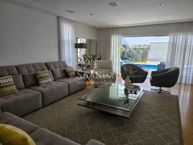 Imagem: A casa possui 4 Dormitórios, 4 Suítes, 5 Banheiros, 4