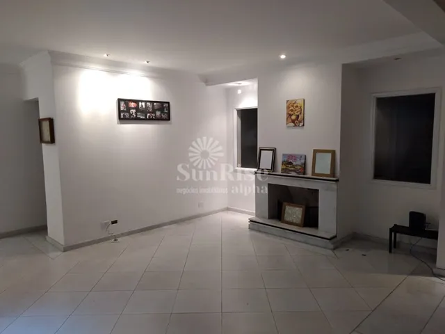 Imagem: Casa para Vender com 4 Quartos e 8 Vagas