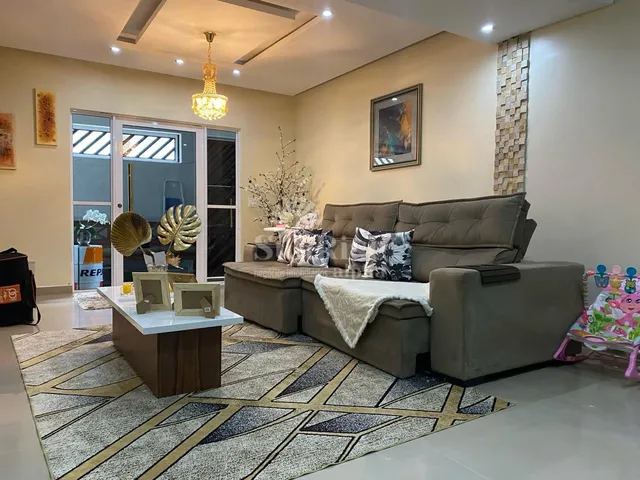 Imagem: A casa possui 3 Dormitórios, 1 Suíte, 3 Banheiros, 2