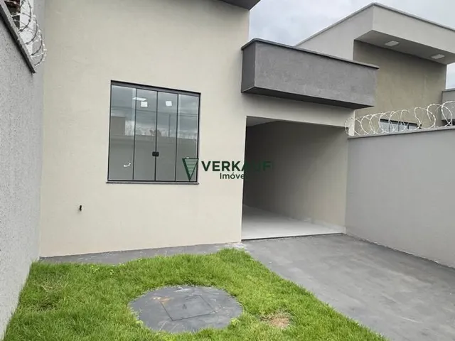 Imagem: A casa possui 2 Dormitórios, 1 Suíte, 2 Banheiros, 2