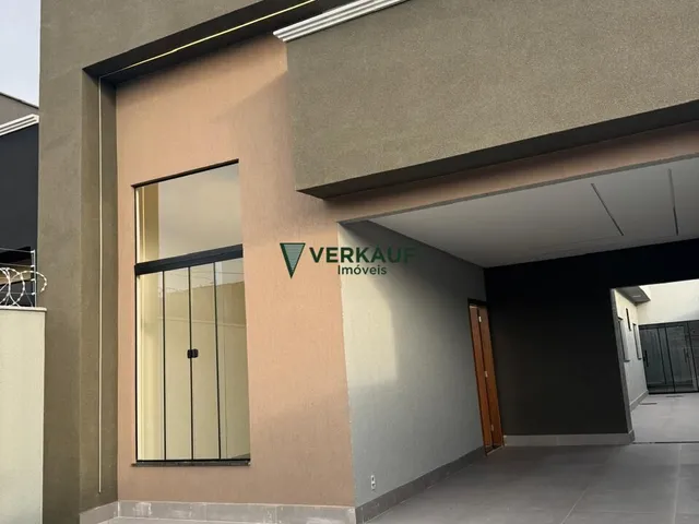Imagem: A casa possui 3 Dormitórios, 1 Suíte, 2 Banheiros, 2