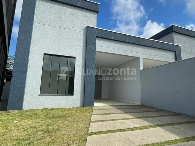 Imagem: A casa possui 5 Dormitórios, 1 Suíte, 2 Banheiros, 1 Vaga