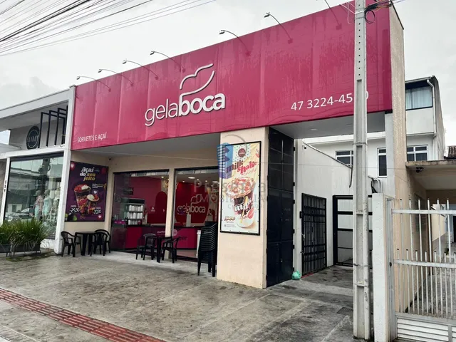 Imagem: Ampla Loja na Rua Indaial, com Mobiliário