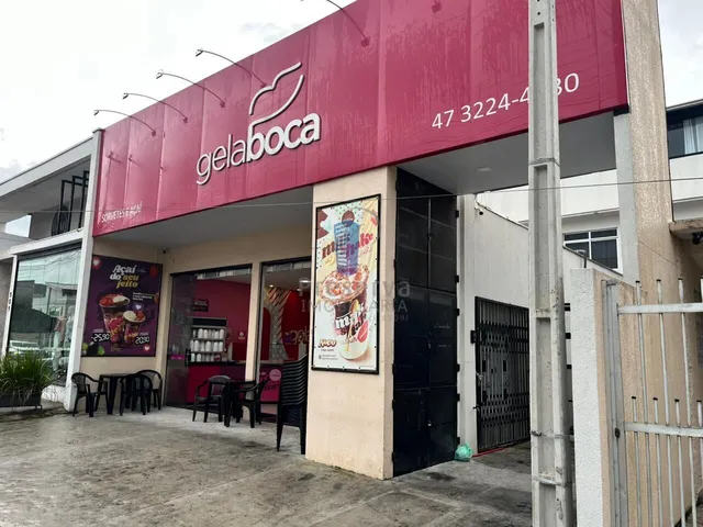 Imagem 2: Ampla Loja na Rua Indaial, com Mobiliário Negociável do Antigo Inquilino