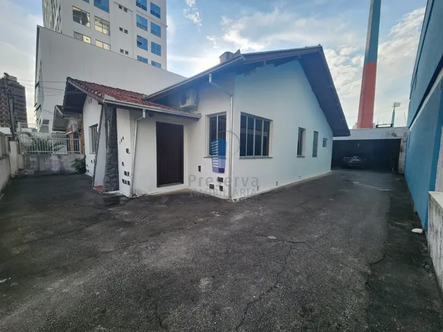 Imagem: Ampla Casa, Sozinha no Terreno, Bem Arejada