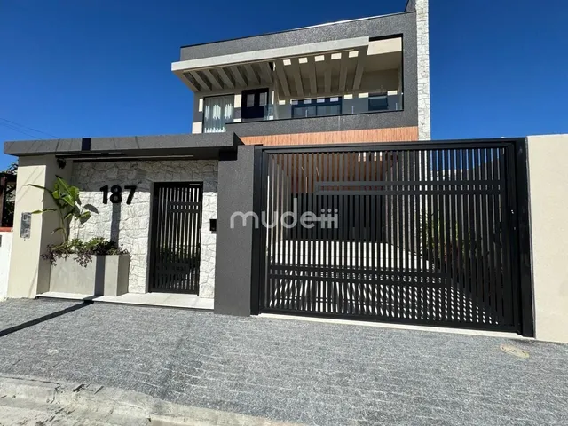 Imagem: Sobrado À Venda no Bairro Balneário Flórida