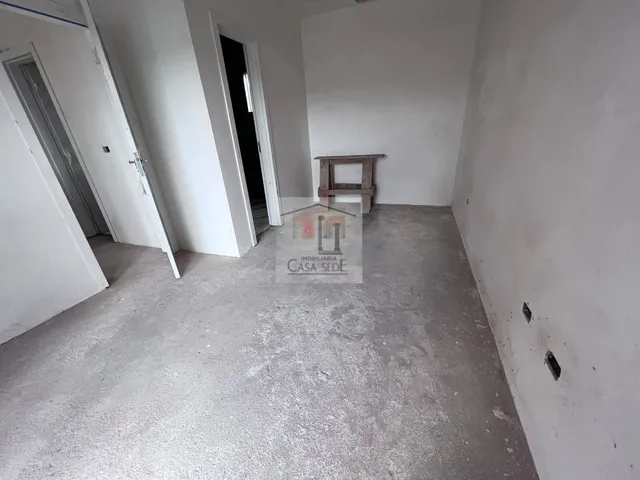 Imagem 8: Sobrado 03 Quartos com Suíte, Terraço, Garagem no Subsolo, Frente pra Rua no Capão Raso