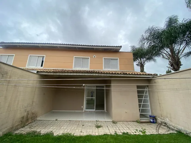 Imagem: A casa possui 3 Dormitórios, 1 Suíte, 3 Banheiros, 2