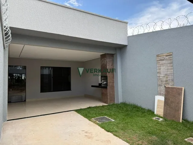 Imagem: A casa possui 2 Dormitórios, 1 Suíte, 1 Banheiro, 1 Vaga