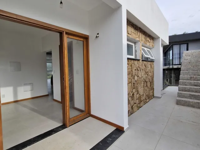 Imagem 4: Casa Alto Padrão em Garopaba nas Areias de Macacu