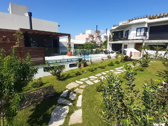 Imagem: Casa em Garopaba com Terreno Amplo e Piscina