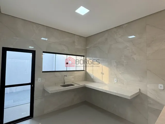 Imagem 2: Casa Padrão - 3 Quartos Sendo Uma Suíte com Closet