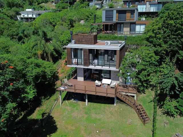 Imagem: Casa de Alto Padrão em Garopaba na Ferrugem