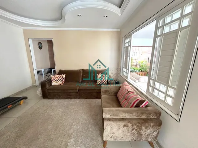Imagem: Casa com 3 Suítes e 240m² à venda em