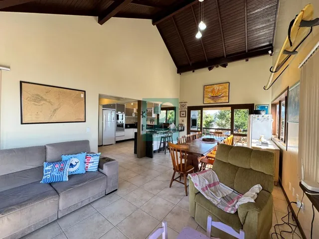Imagem 8: Casa Mobiliada com Vista Deslumbrante para o Mar - Condomínio Panorâmico, em Bombinhas - Sc!