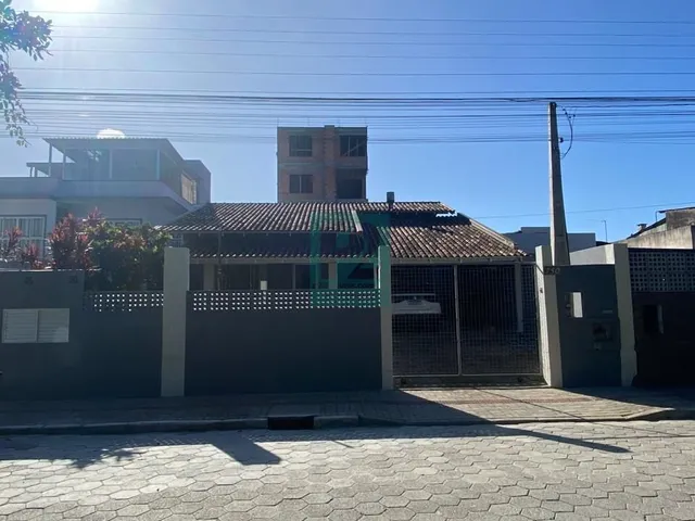 Imagem 4: Casa Pronta com Amplo Terreno 03 Dormitórios e Espaço Gourmet em Bombinhas