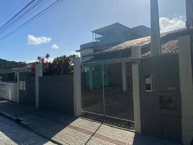 Imagem 3: Casa Pronta com Amplo Terreno 03 Dormitórios e Espaço Gourmet em Bombinhas