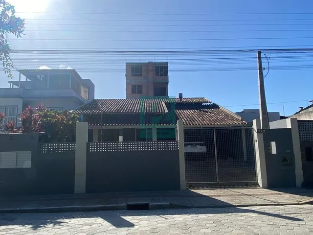 Imagem 7: Casa Pronta com Amplo Terreno 03 Dormitórios e Espaço Gourmet em Bombinhas