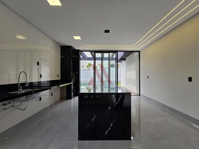 Imagem 2: Casa Térrea a Venda no Condomínio do Lago Saída para Trindade, 480 Metros de Terreno e 235 Metros Construídos
