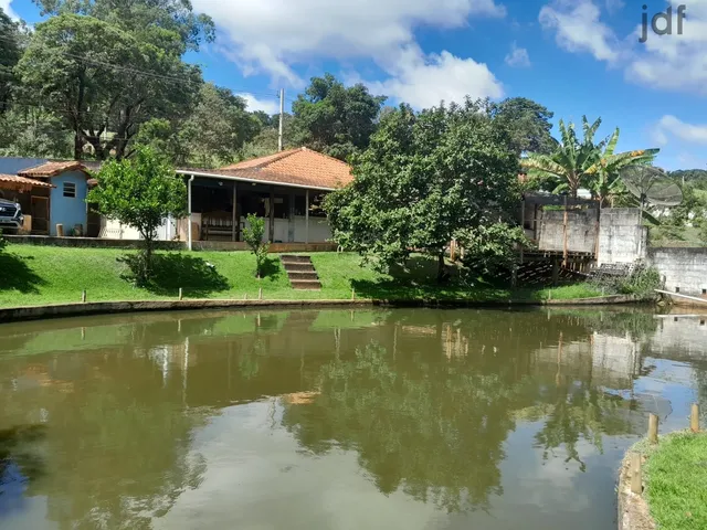 Imagem: A fazenda possui 5 Dormitórios, 2 Suítes, 2 Banheiros,