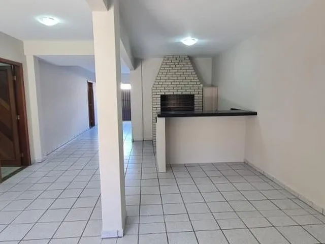 Imagem 10: Linda Casa com Piscina para Locação Anual em Balneário Camboriú Centro - 3 Suítes, 2