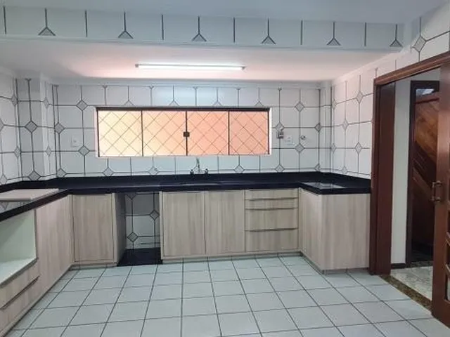 Imagem 9: Linda Casa com Piscina para Locação Anual em Balneário Camboriú Centro - 3 Suítes, 2