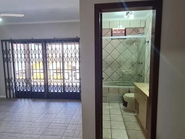 Imagem 11: Linda Casa com Piscina para Locação Anual em Balneário Camboriú Centro - 3 Suítes, 2