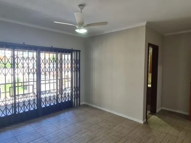 Imagem 3: Linda Casa com Piscina para Locação Anual em Balneário Camboriú Centro - 3 Suítes, 2