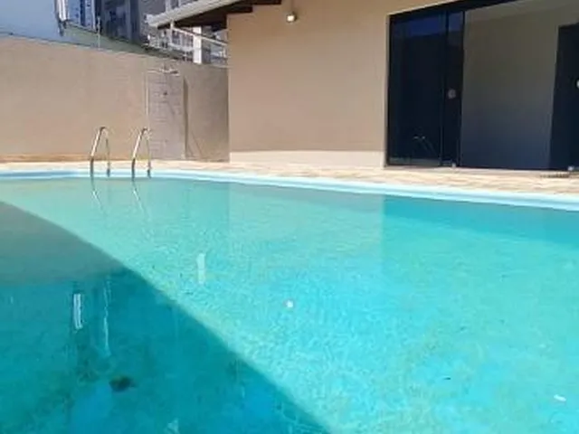 Imagem 8: Linda Casa com Piscina para Locação Anual em Balneário Camboriú Centro - 3 Suítes, 2