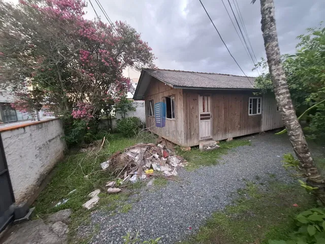 Imagem 3: Terreno com Duas Casas de Madeira para Venda!