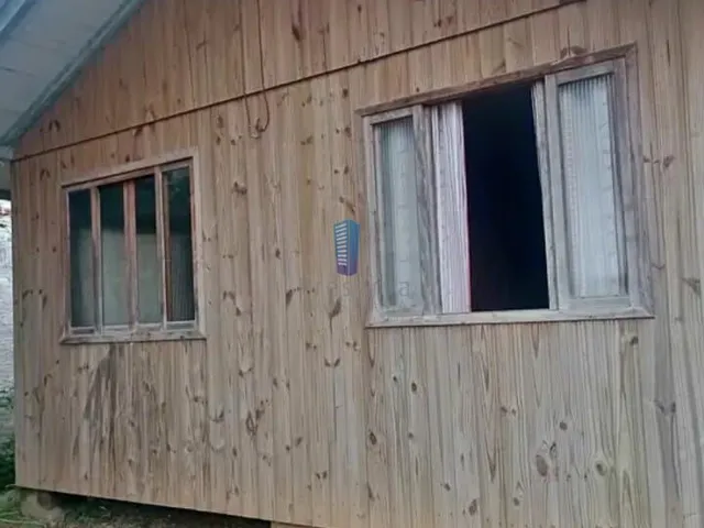 Imagem 7: Terreno com Duas Casas de Madeira para Venda!