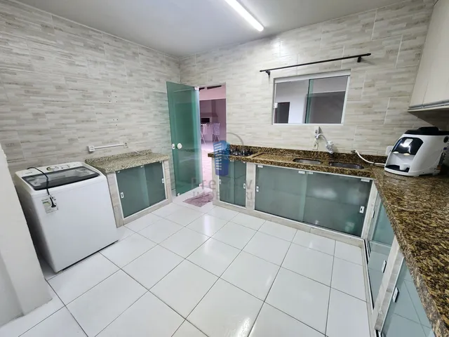 Imagem 2: Casa com 4 Quartos, Churrasqueira e Bastante Espaço para Carros no Dom Bosco - Itajaí - Sc