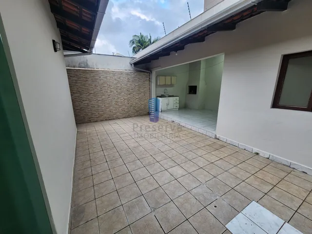 Imagem 11: Casa com 4 Quartos, Churrasqueira e Bastante Espaço para Carros no Dom Bosco - Itajaí - Sc